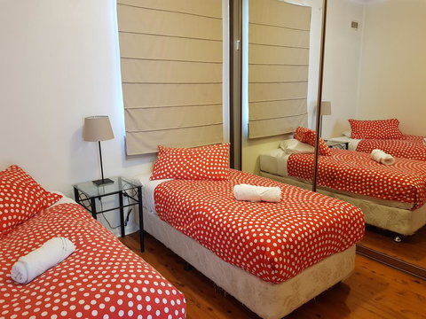 Accommodation Sydney North Shore: Frenchs Forest 3 Bedroom House - Holiday Adelaide 3