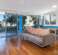 Across the road from the beach - Holiday Adelaide