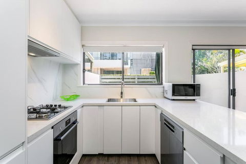 DY008 - 3 Bedroom Townhouse - Dee Why - Holiday Adelaide 4