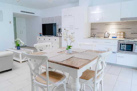 DRIFT PALM COVE- Private 2 Bed -Apartment 2204 - Holiday Adelaide 1