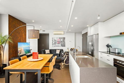 Elegant 1-Bed By Riverside Park & Amenities - Holiday Adelaide 1