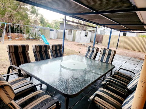 Elegant And Spacious Home + Gym - Holiday Adelaide 3