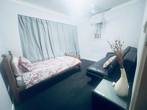 Elegant And Spacious Home + Gym - Holiday Adelaide 4