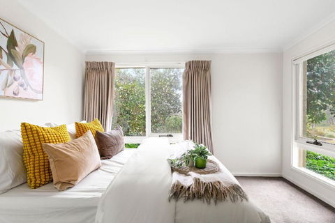 Enjoy Nature At Modern Diamond Creek Farmhouse - Holiday Adelaide 1
