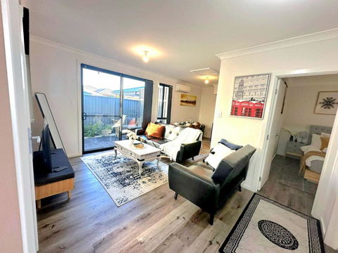 Entire 2br, Hideaway - Holiday Adelaide 0