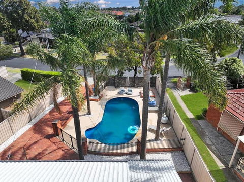 Evies White House Oasis I Pool & Close To Airport - Holiday Adelaide 0
