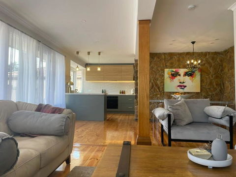 Evies White House Oasis I Pool & Close To Airport - Holiday Adelaide 2