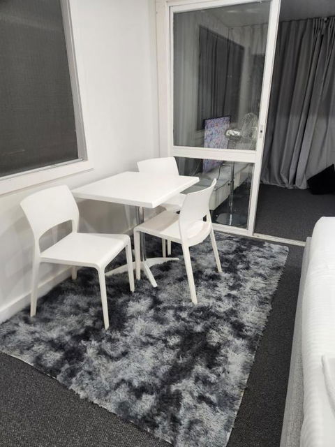 Entire Studio Apartment - Self Check-in - Holiday Adelaide 4