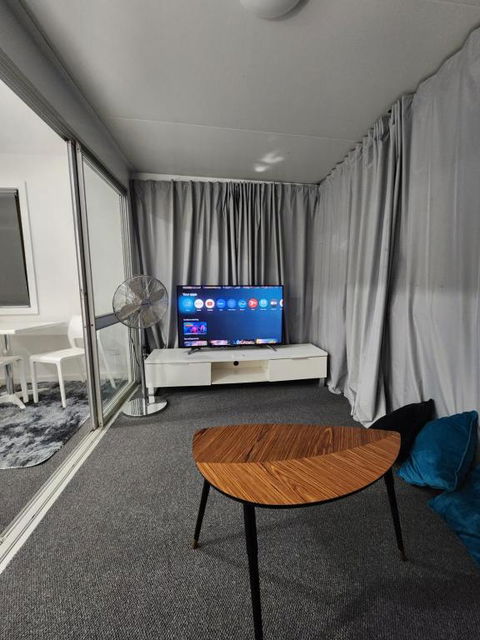 Entire Studio Apartment - Self Check-in - Holiday Adelaide 1