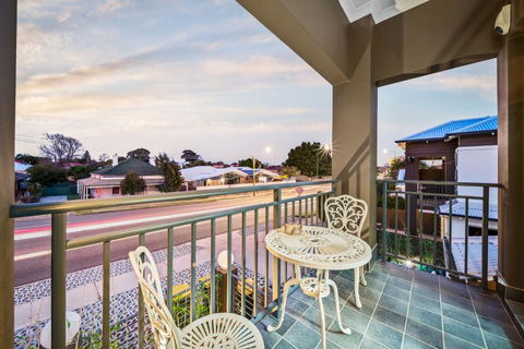 Equitice Winter Moonlight Villa - Holiday Adelaide 1