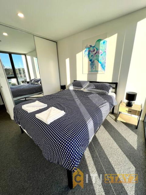 Fab In Phillip - 2bd 2bth Apt - Close To CBR Hospital - Holiday Adelaide 1