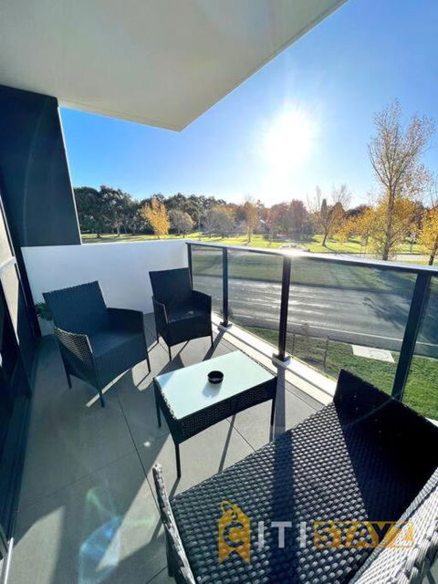Fab In Phillip - 2bd 2bth Apt - Close To CBR Hospital - Holiday Adelaide 3
