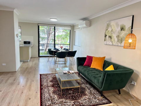 Fabulous 2 Bedroom Apartment, Secured Free Parking - Holiday Adelaide 1