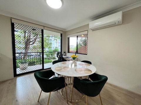 Fabulous 2 Bedroom Apartment, Secured Free Parking - Holiday Adelaide 3