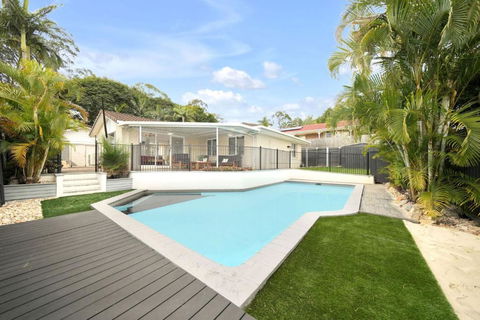 Family Escape Serene Oasis With Pool And AC - Holiday Adelaide 0