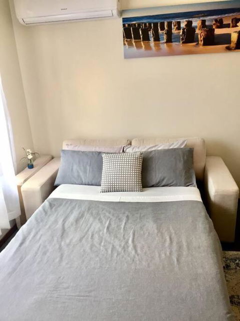 FERNLY BFast, WiFi Nflx AC Walk2Pizza Liquor Deli, - Holiday Adelaide 1