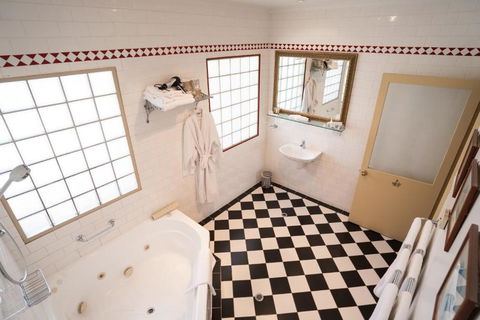 Fire Station Inn - Holiday Adelaide 4