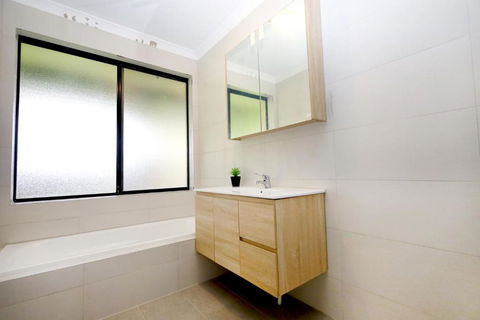 Family Holiday Home - Holiday Adelaide 3