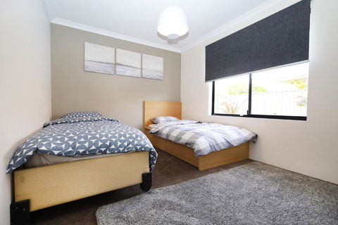 Family Holiday Home - Holiday Adelaide 2