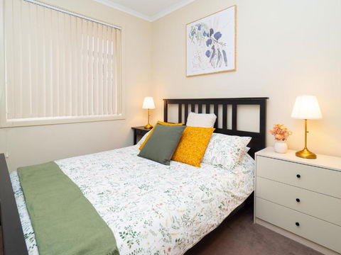 Family Comfort In Blakes Crossing Blakeview With A Short Walk To Shops And Supermarkets - Holiday Adelaide 4