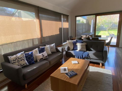 GALWAY COTTAGE - Holiday Adelaide 0