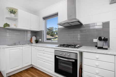 Gateway Retreat Near Flinders Uni & Hospital - Holiday Adelaide 1