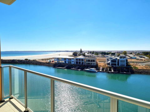 Glam Apartment 21 - Holiday Adelaide 0