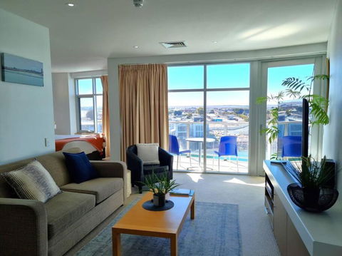 Glam Apartment 21 - Holiday Adelaide 2