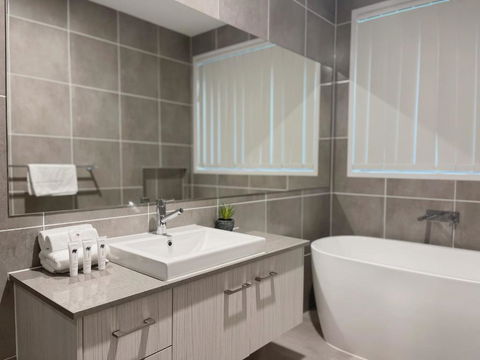 Gold Coast Oasis Villa At Coomera - Holiday Adelaide 4