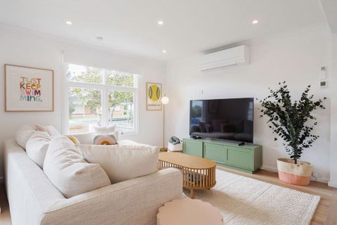 Hamptons On Heales - Classic Beach House Charm - Holiday Adelaide 0