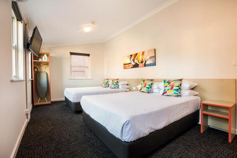 Granville Hotel - Holiday Adelaide 1