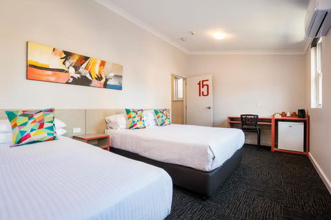 Granville Hotel - Holiday Adelaide 2