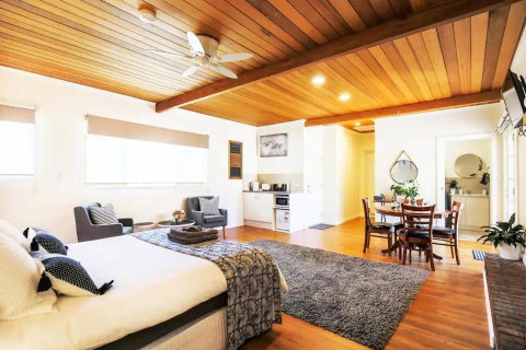 Hahndorf Lodge Pioneer Suite - Main Street Hahndorf On Site Secure Parking - Holiday Adelaide 2