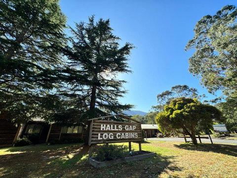 Halls Gap Log Cabins - Holiday Adelaide 1