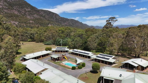 Halls Gap Log Cabins - Holiday Adelaide 2