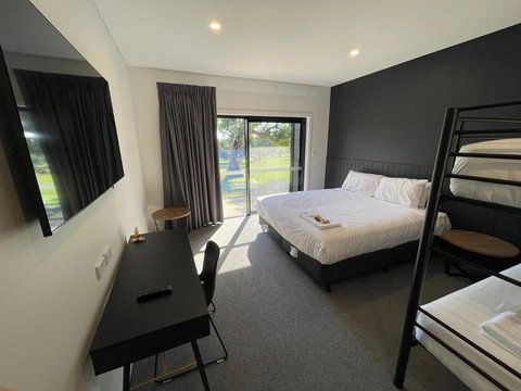 Harden Country Club Motel - Holiday Adelaide 3
