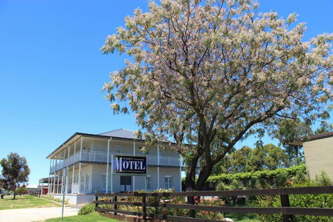 Harden Country Motel - Holiday Adelaide 0