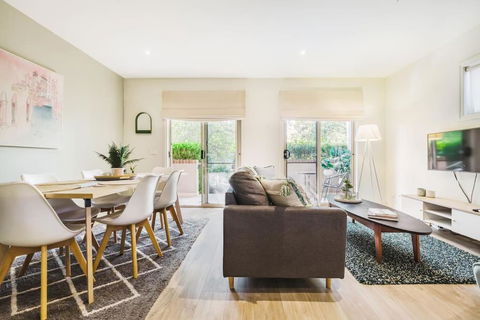 Harp Haven - Contemporary In Suburban Tree Lined Kew - Holiday Adelaide 0
