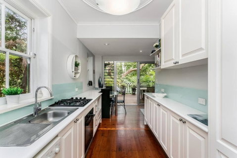 HOLDS - Beautiful Unit In Neutral Bay - Holdsworth St - Holiday Adelaide 2