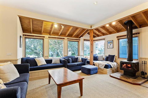 HAY SHED Chalet, Alpine-getaways - Holiday Adelaide 2