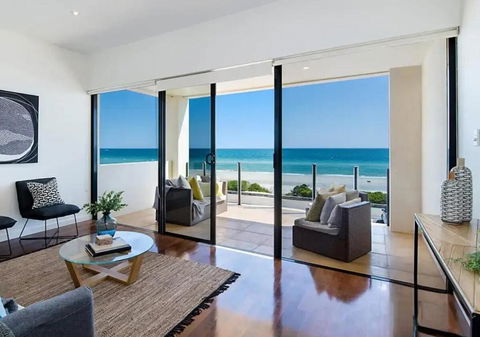 Henley Beachfront Luxury Home With Sauna Just 200m From Henley Square! - Holiday Adelaide 0
