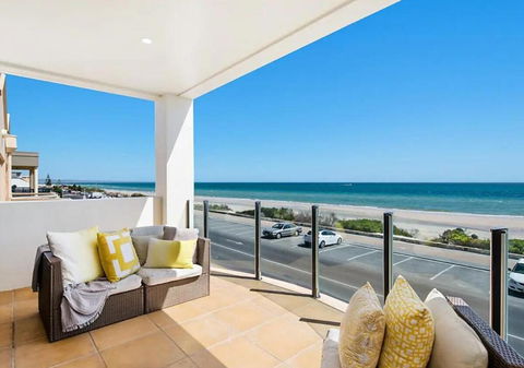 Henley Beachfront Luxury Home With Sauna Just 200m From Henley Square! - Holiday Adelaide 1