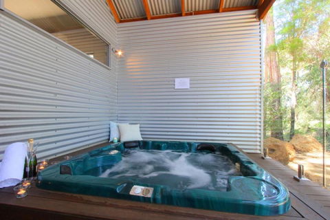 Hidden Valley Eco Spa Lodges & Day Spa - Holiday Adelaide 1