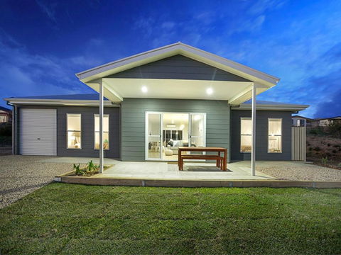 High Tide - Beachfront Pet-friendly - Holiday Adelaide 0