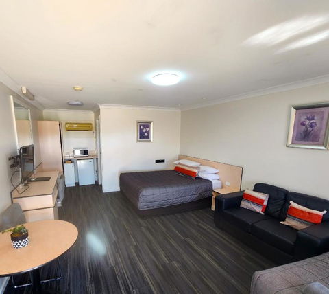 Highway Inn Motel - Holiday Adelaide 1