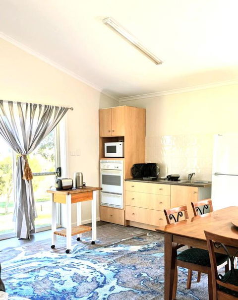 Hilltop Riverview Retreat - Holiday Adelaide 3