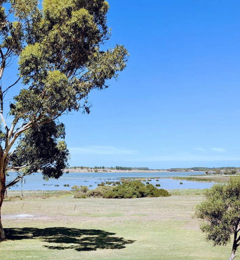 Hilltop Riverview Retreat - Holiday Adelaide 0