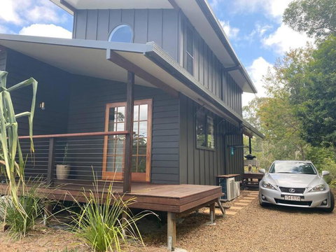 Hilltop Woods Noosa - Holiday Adelaide 0