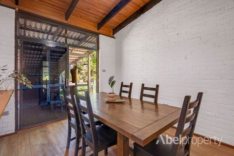 Historical Cottage In The Hills - Holiday Adelaide 1