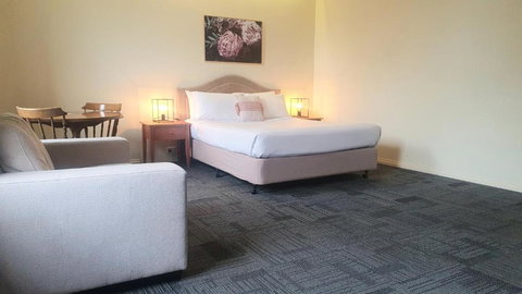 Hotel Cavalier - Holiday Adelaide 0